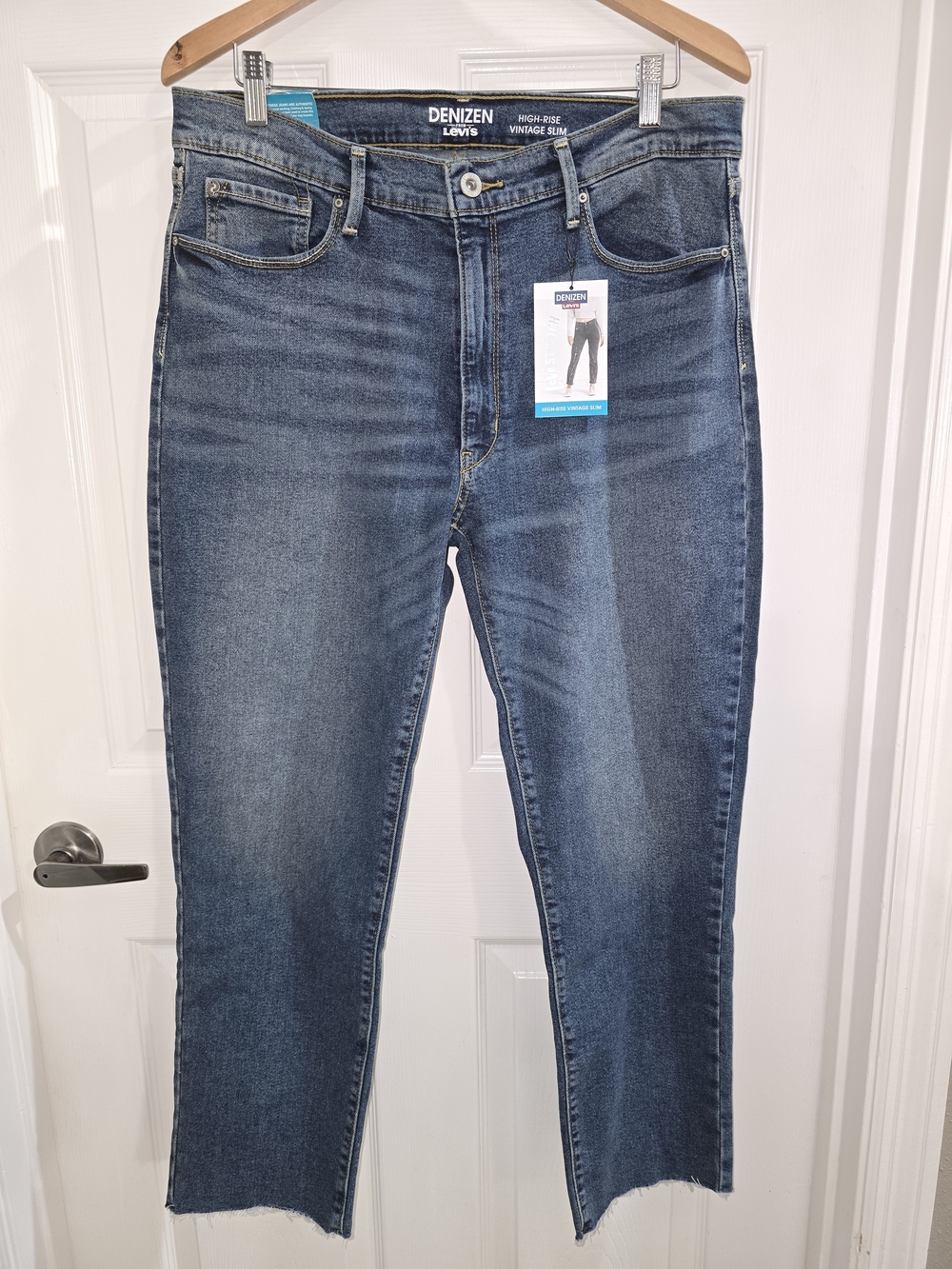 Levi's High Rise Women's Jeans in Medium Blue Wash